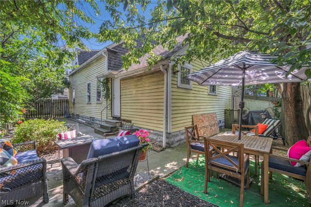 852 Starkweather, Cleveland, OH 44113