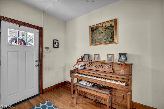 852 Starkweather, Cleveland, OH 44113