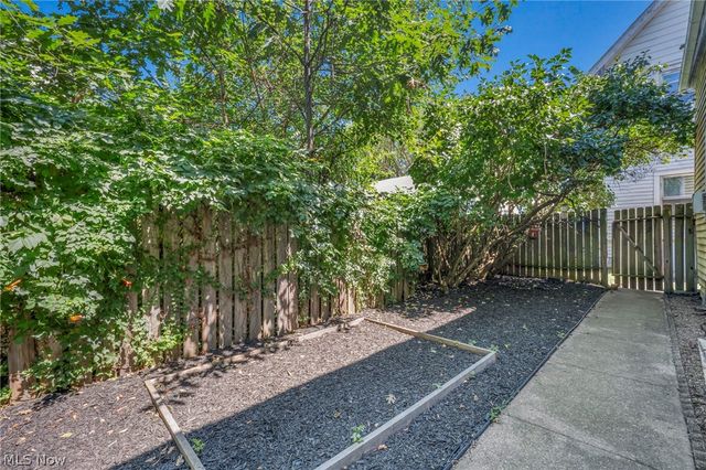 852 Starkweather, Cleveland, OH 44113