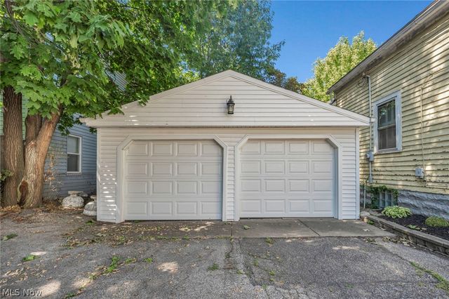 852 Starkweather, Cleveland, OH 44113