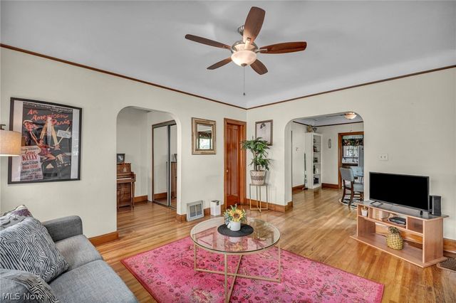 852 Starkweather, Cleveland, OH 44113