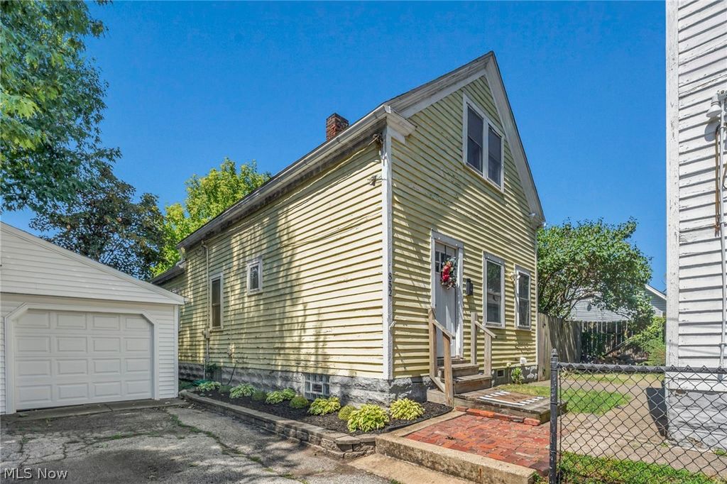 852 Starkweather, Cleveland, OH 44113
