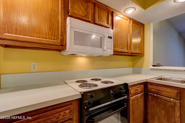 3476 RAYMUR VILLA Drive, Jacksonville, FL 32277