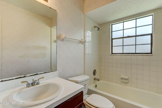 3476 RAYMUR VILLA Drive, Jacksonville, FL 32277