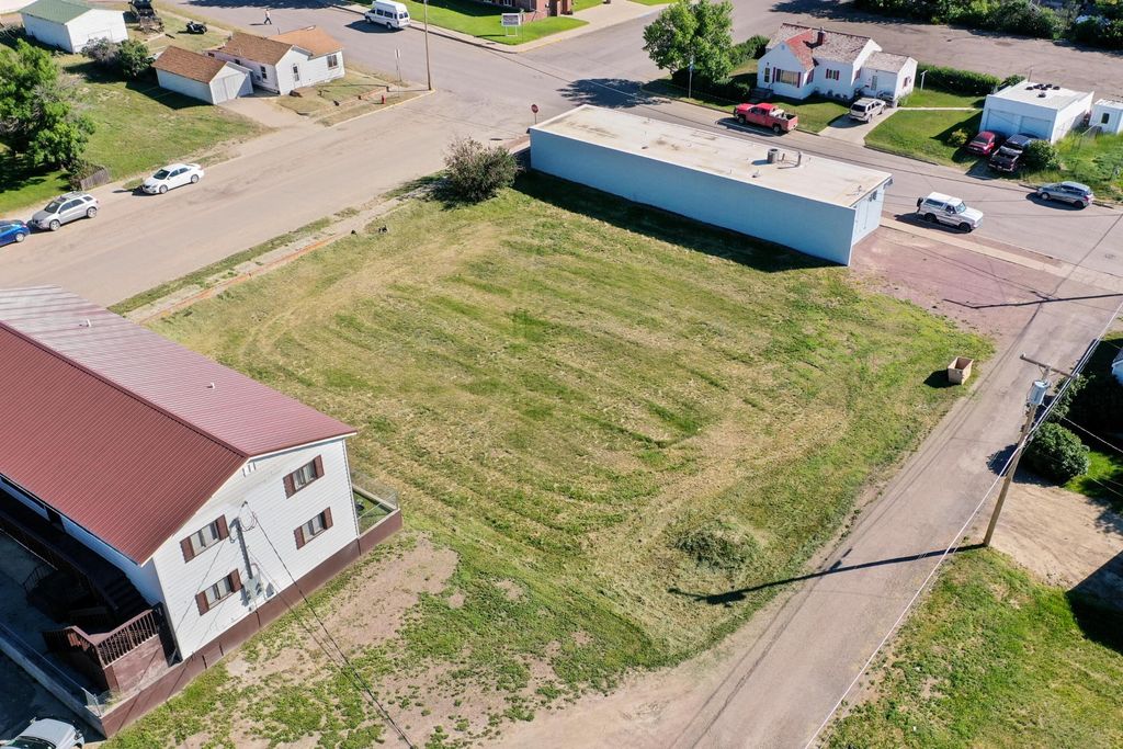 138 S Central Avenue, Cut Bank, MT 59427 photo 2