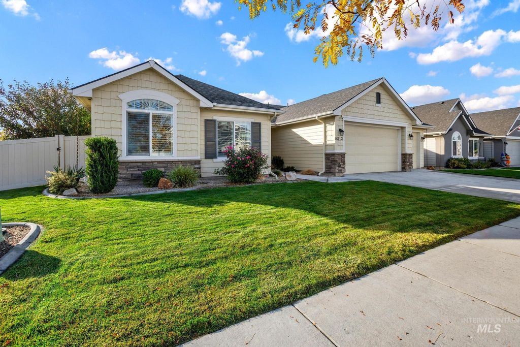 5813 W Avilla Dr, Meridian, ID 83646 photo 2