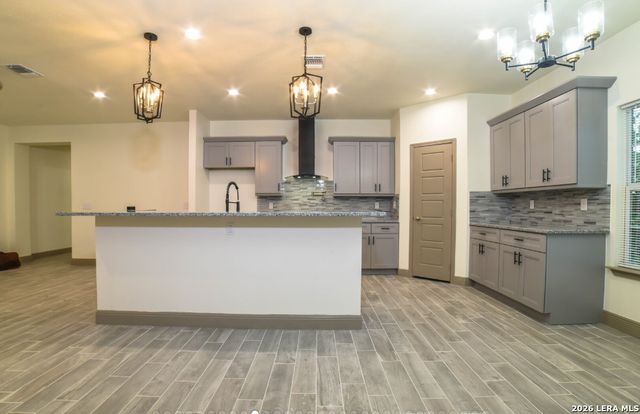 222 E Lindbergh, Universal City, TX 78148