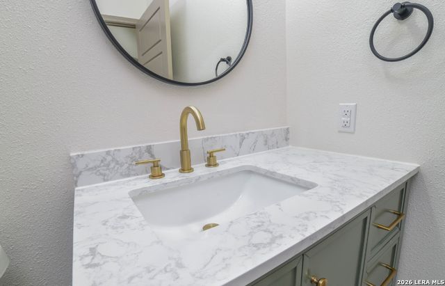 222 E Lindbergh, Universal City, TX 78148