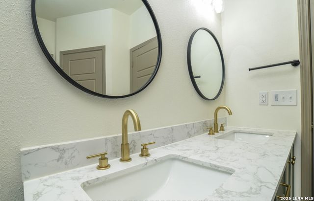 222 E Lindbergh, Universal City, TX 78148