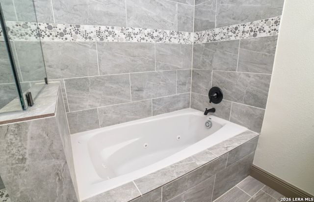 222 E Lindbergh, Universal City, TX 78148