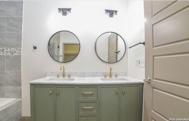 222 E Lindbergh, Universal City, TX 78148