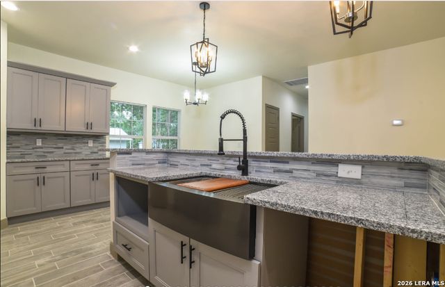 222 E Lindbergh, Universal City, TX 78148