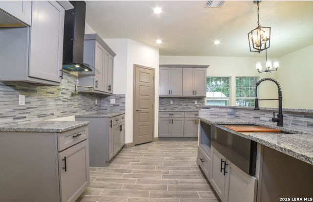 222 E Lindbergh, Universal City, TX 78148