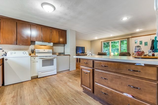 64 Hemenway Rd, Framingham, MA 01701