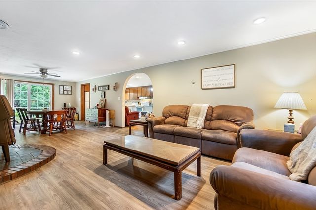 64 Hemenway Rd, Framingham, MA 01701