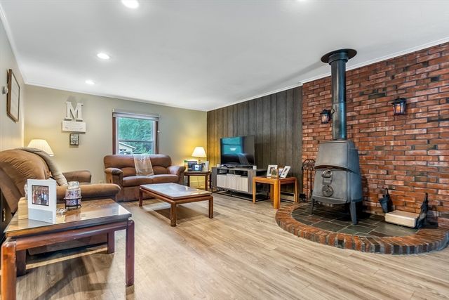 64 Hemenway Rd, Framingham, MA 01701
