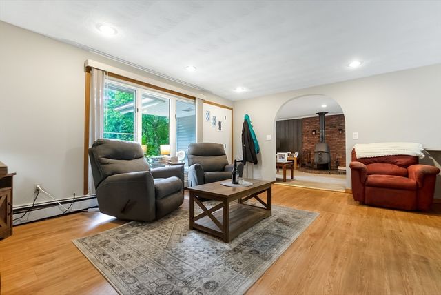 64 Hemenway Rd, Framingham, MA 01701