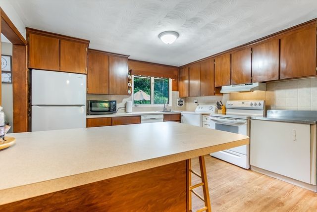 64 Hemenway Rd, Framingham, MA 01701
