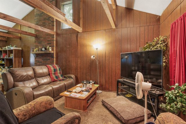 208 Shoreline Drive, Azle, TX 76020