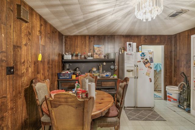 208 Shoreline Drive, Azle, TX 76020