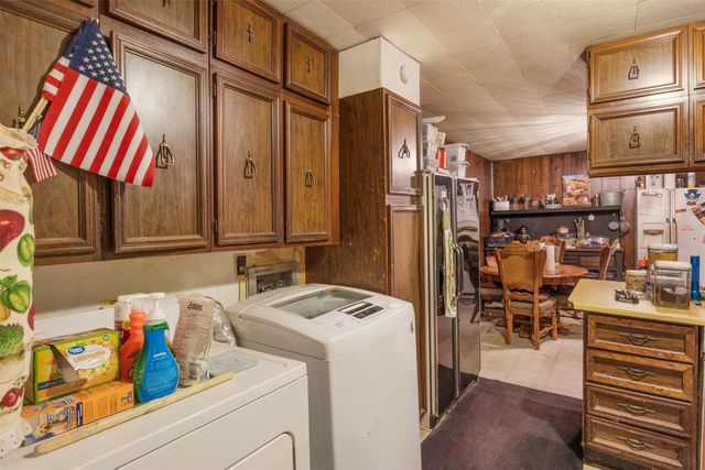 208 Shoreline Drive, Azle, TX 76020