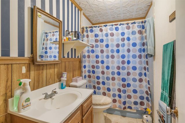 208 Shoreline Drive, Azle, TX 76020