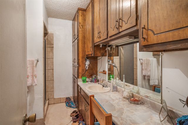 208 Shoreline Drive, Azle, TX 76020