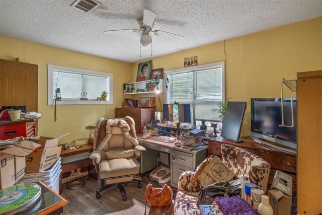 208 Shoreline Drive, Azle, TX 76020
