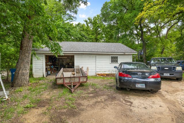 208 Shoreline Drive, Azle, TX 76020