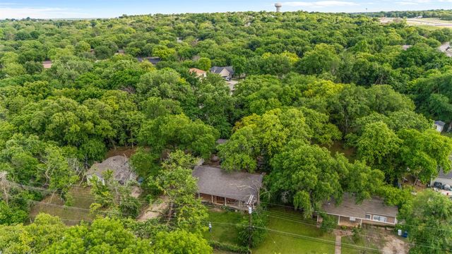 208 Shoreline Drive, Azle, TX 76020