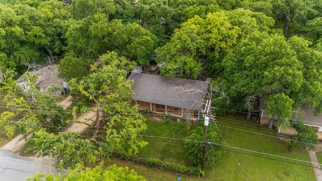 208 Shoreline Drive, Azle, TX 76020