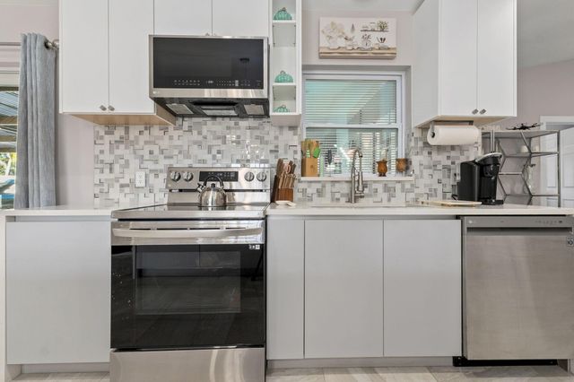 2471 SE Leithgow Street, Port St Lucie, FL 34952