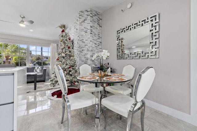 2471 SE Leithgow Street, Port St Lucie, FL 34952