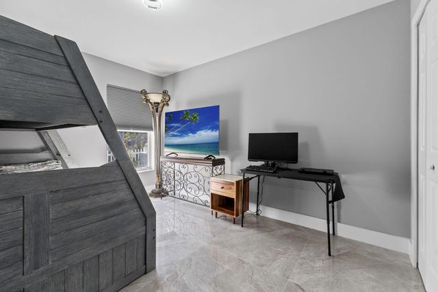 2471 SE Leithgow Street, Port St Lucie, FL 34952