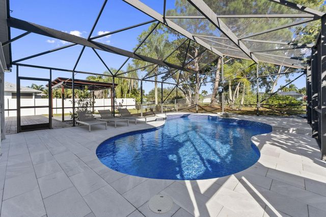 2471 SE Leithgow Street, Port St Lucie, FL 34952