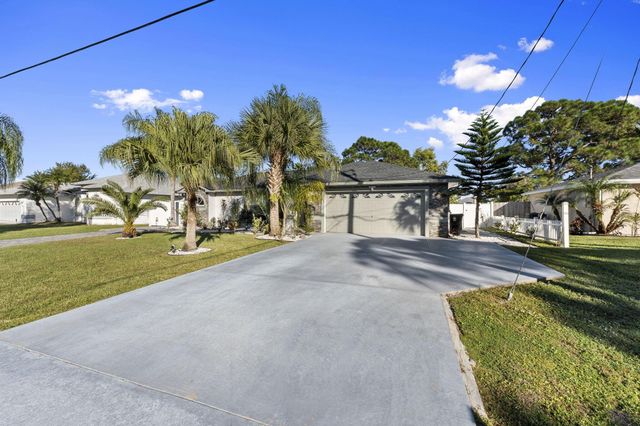 2471 SE Leithgow Street, Port St Lucie, FL 34952