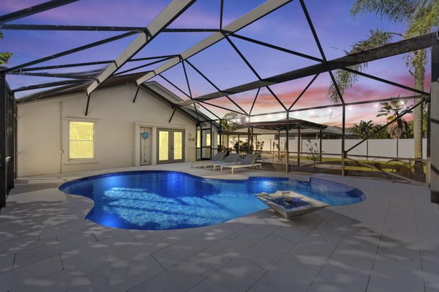 2471 SE Leithgow Street, Port St Lucie, FL 34952