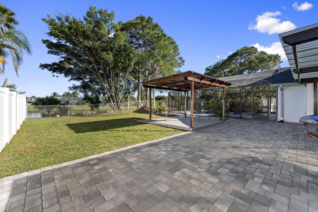 2471 SE Leithgow Street, Port St Lucie, FL 34952