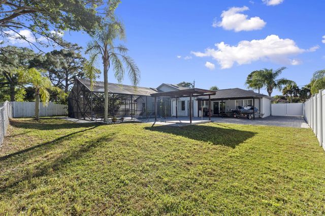 2471 SE Leithgow Street, Port St Lucie, FL 34952