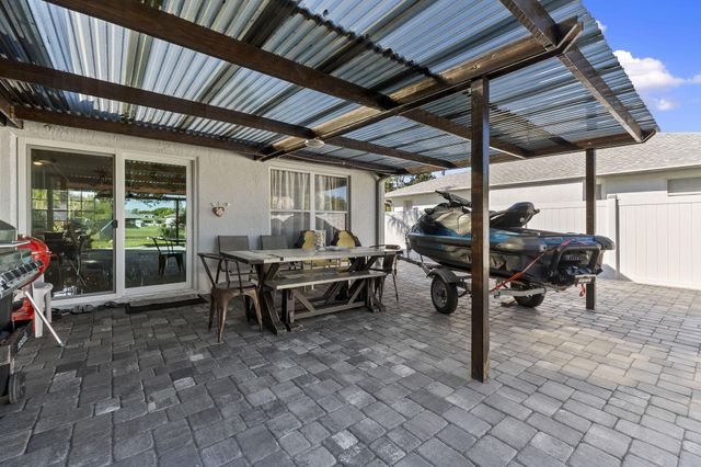 2471 SE Leithgow Street, Port St Lucie, FL 34952