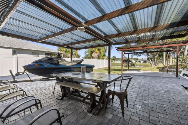 2471 SE Leithgow Street, Port St Lucie, FL 34952