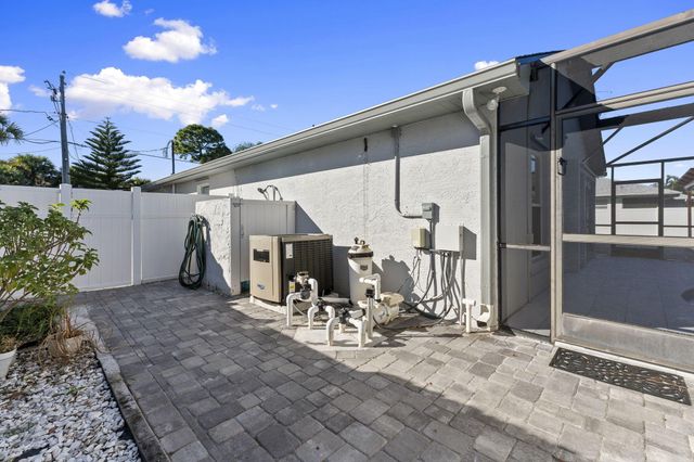 2471 SE Leithgow Street, Port St Lucie, FL 34952