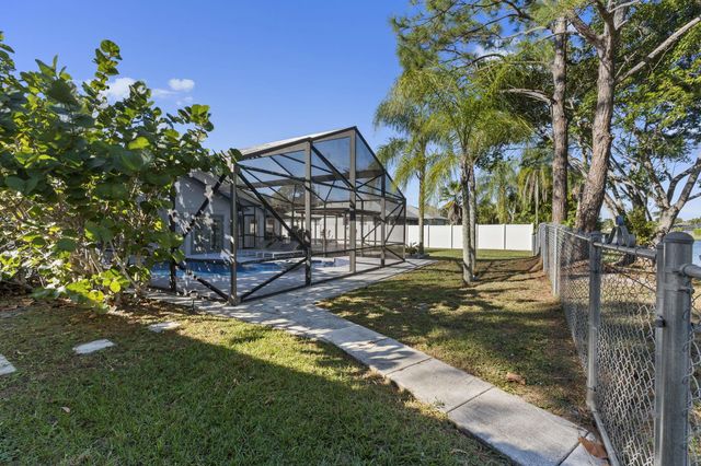 2471 SE Leithgow Street, Port St Lucie, FL 34952