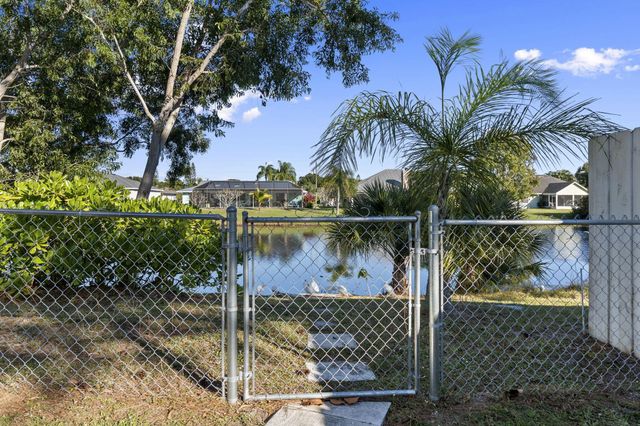 2471 SE Leithgow Street, Port St Lucie, FL 34952