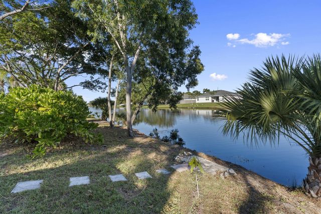 2471 SE Leithgow Street, Port St Lucie, FL 34952