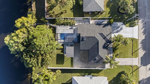 2471 SE Leithgow Street, Port St Lucie, FL 34952