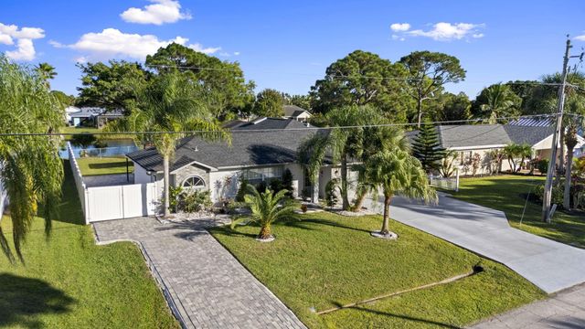 2471 SE Leithgow Street, Port St Lucie, FL 34952