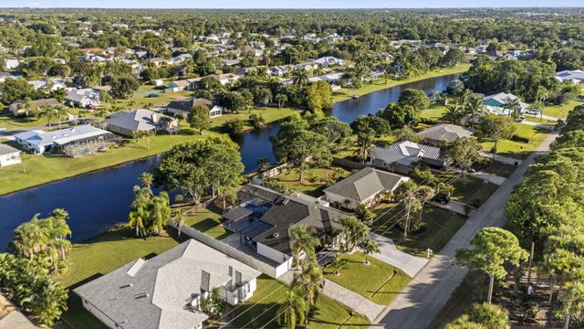 2471 SE Leithgow Street, Port St Lucie, FL 34952