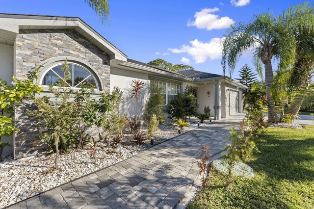 2471 SE Leithgow Street, Port St Lucie, FL 34952