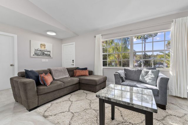 2471 SE Leithgow Street, Port St Lucie, FL 34952